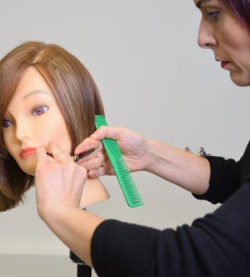 Videocorso taglio femminile trendy asimmetrico