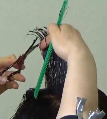 Videocorso taglio femminile trendy graduato corto con scalatura
