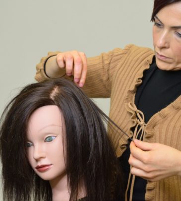 Videocorso taglio trendy donna con scalatura fluida